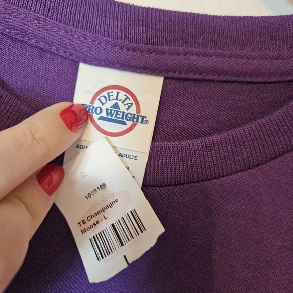 NWT Purple Alaska graphic moose tshirt size L - Picture 3 of 4